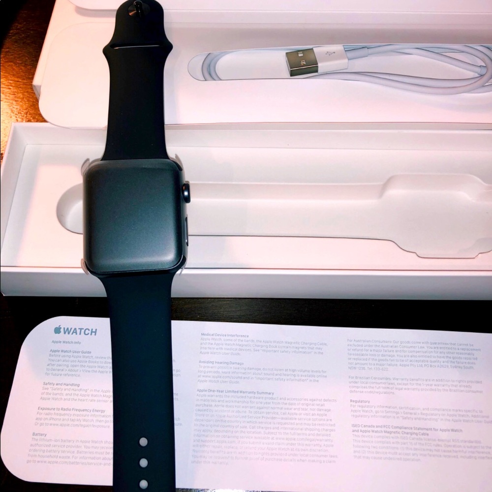 Apple Watch Space Gray 42 mm w Black Band